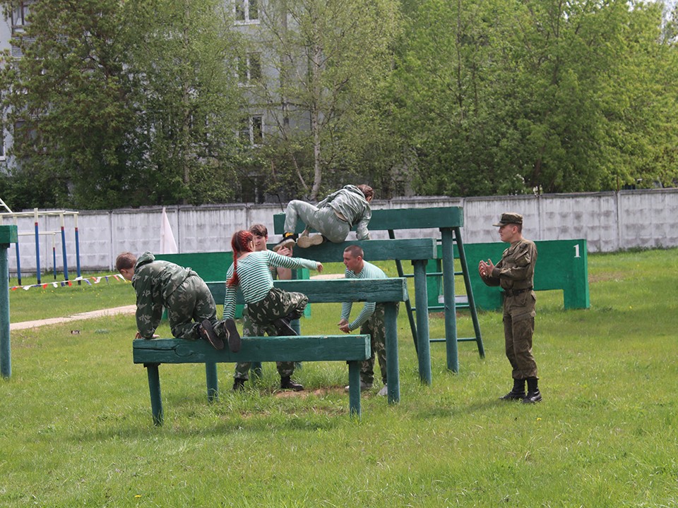 Команда из Лосино-Петровского победила в полосе препятствий на патриотической игре