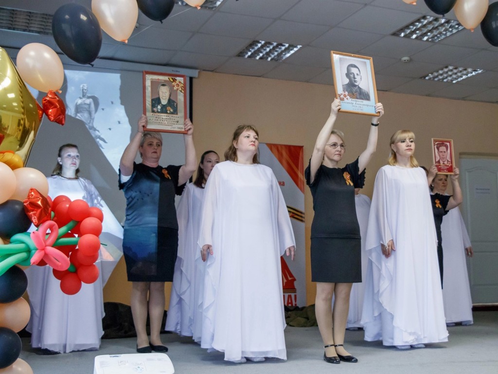 «Помним. Гордимся. Благодарим!»: педагоги Ступина продемонстрировали таланты на патриотическом конкурсе