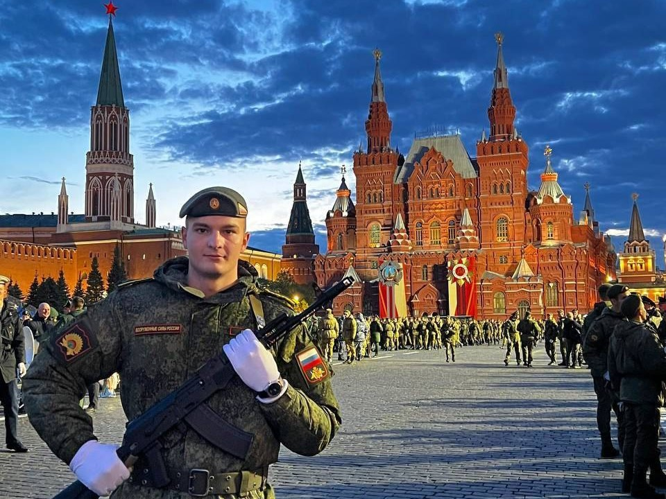 Выпускник чеховской школы участвовал в Параде Победы на Красной площади