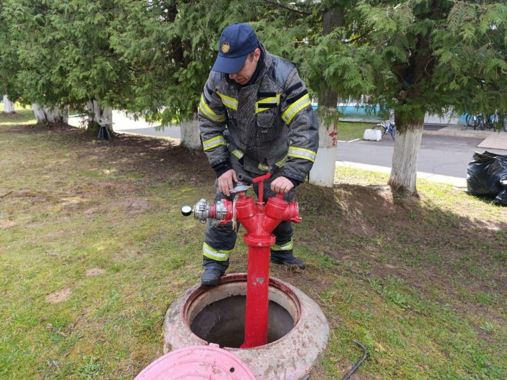 Пожарные проверили более 50 гидрантов в Волоколамском округе