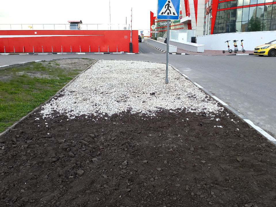 В Электростали начали ремонтировать проблемный тротуар у «Эльграда»