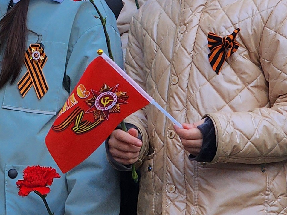 Молодежь Лосино-Петровского устроила патриотический флешмоб