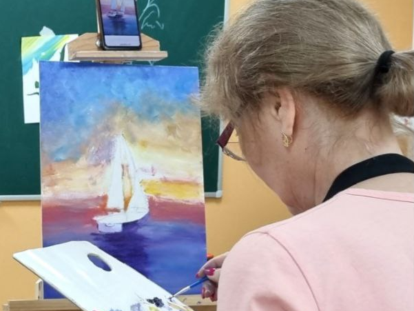 В Красногорске открыты бесплатные уроки рисования для старшего поколения