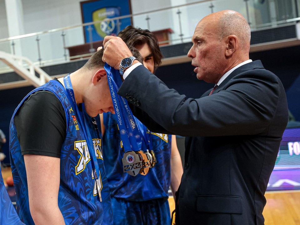Чемпионов Первенства Подмосковья по баскетболу наградили в Химках