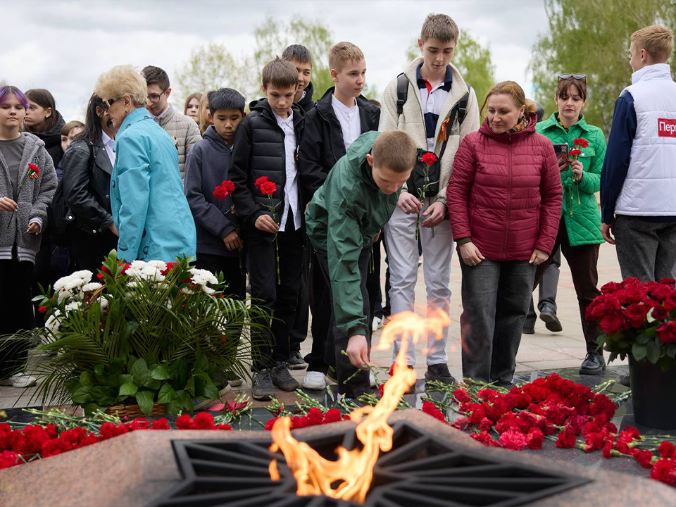 Школьники и юнармейцы почтили память защитников Отечества в Королеве