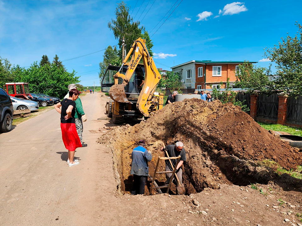 Новый трубопровод водоснабжения строят в деревне Летуново
