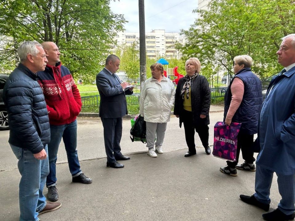 Контейнерную площадку на Московской очистят от мусора по обращениям жителей