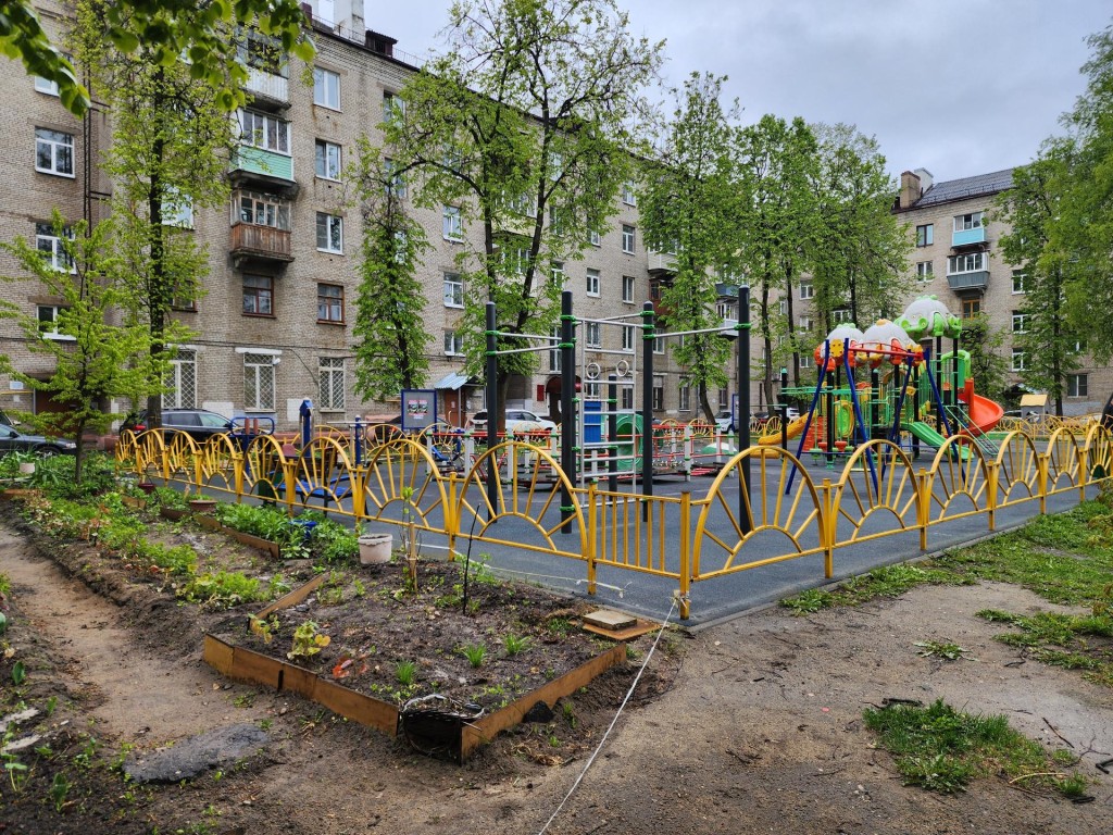 Двор на улице Советской начнут убирать чаще по просьбе жителей
