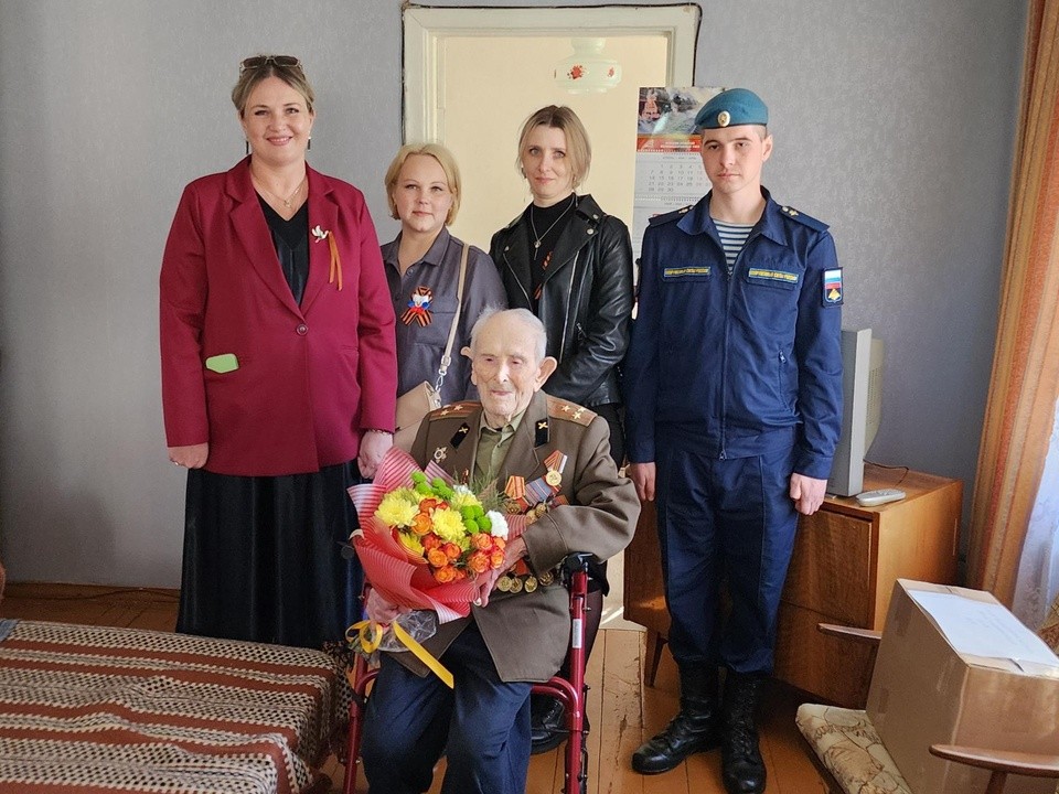 В Орехово-Зуеве на доме фронтовика Анатолия Виноградова установили именную табличку