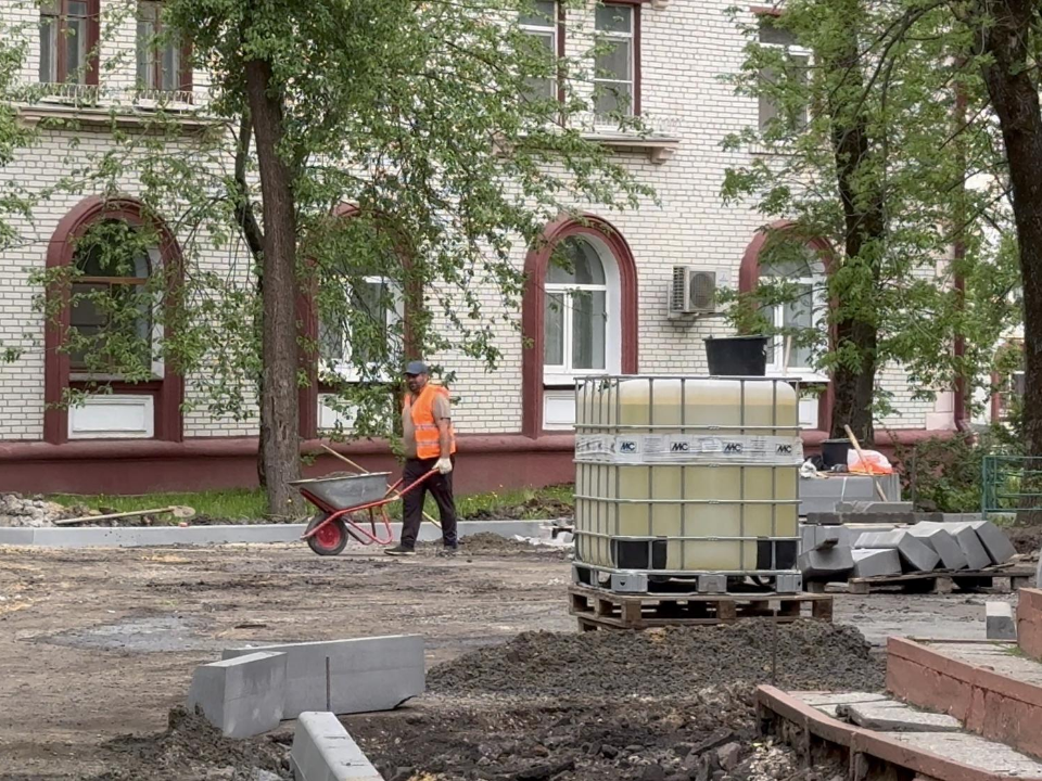 Двор на улице Школьная в Видном преображается
