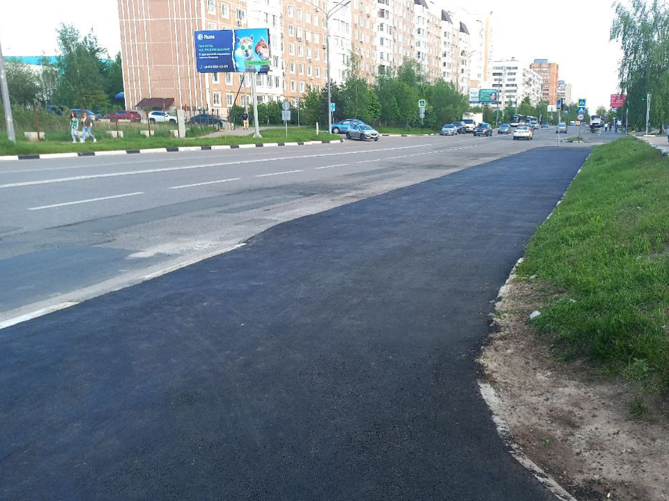 В Электростали на тротуаре, ведущем к «Эльграду», уложили новый асфальт
