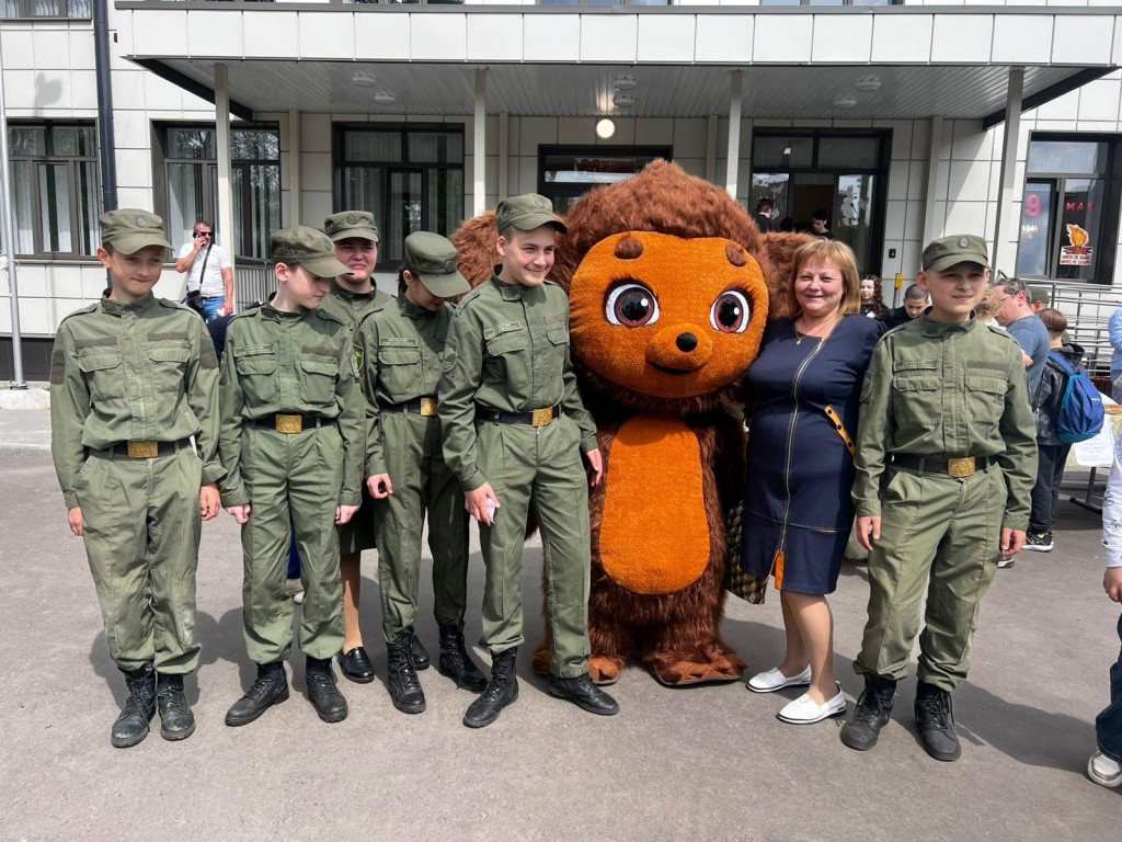 Более 300 школьников и родителей приняли участие в акции «Своих не бросаем» в Ногинске