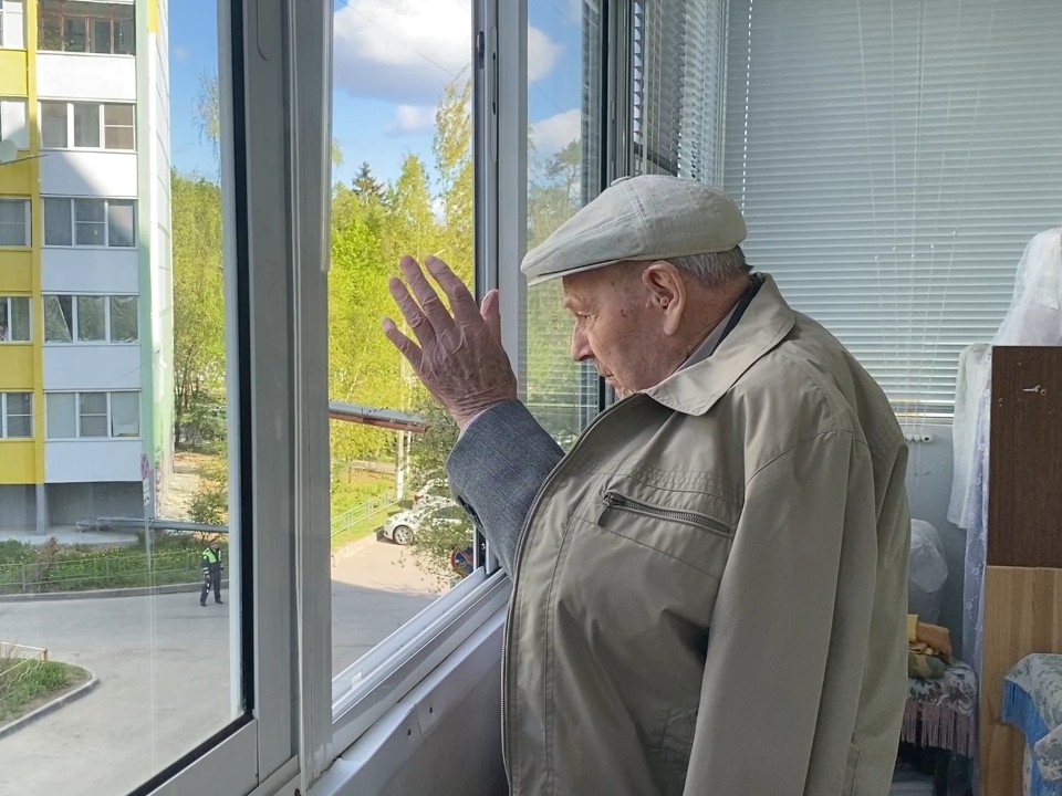 Во Власихе прошел концерт под окнами единственного оставшегося фронтовика