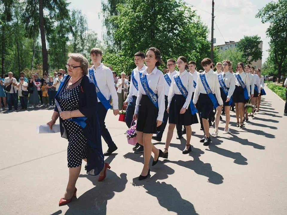 Школы Лосино-Петровского покидает более 900 выпускников