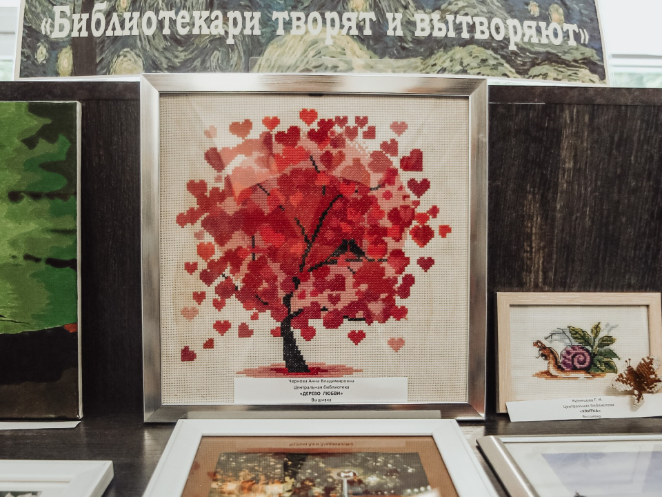 Выставку рукоделия и живописи местных библиотекарей можно увидеть в Чехове