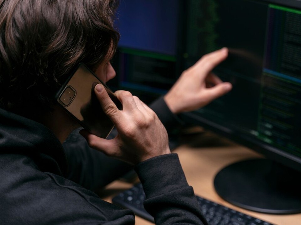 Мошенники начали использовать ИИ для обмана пенсионеров