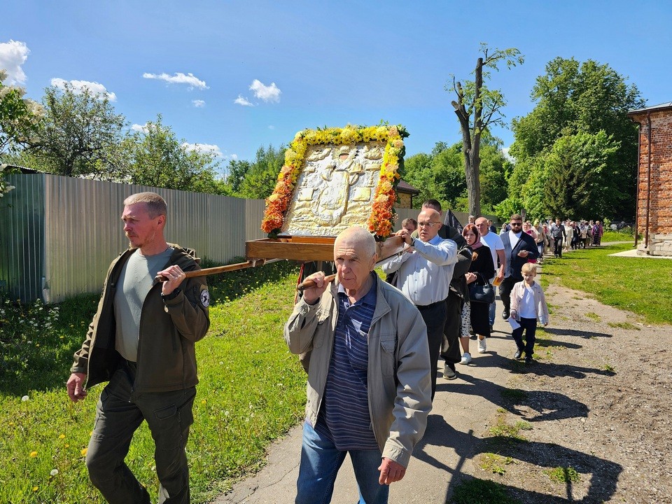 Юбилей Никольского храма прихожане отметили освящением колокола и крестным ходом