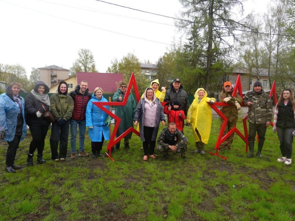В Сергиевом Посаде высадили ели в память о героях войны