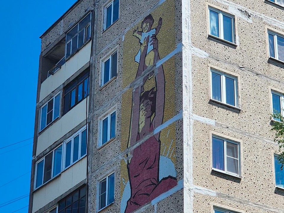 Кровлю на знаменитом доме с советской мозаикой в Солнечногорске отремонтировали на 90%