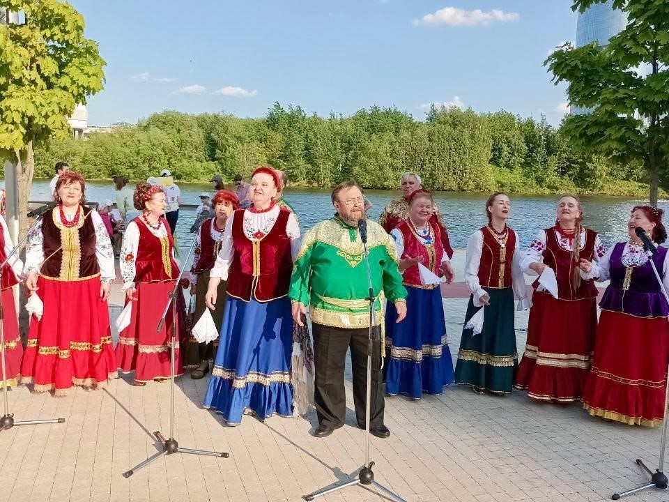 В Красногорске открылся новый сезон «Летних вечеров у реки» с выступлениями артистов и мастер-классами