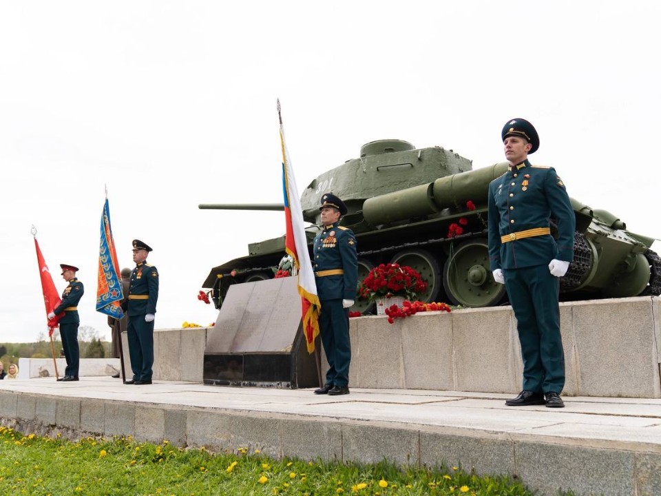 На Бородинском поле День Победы отметили у легендарного памятника «Т-34»
