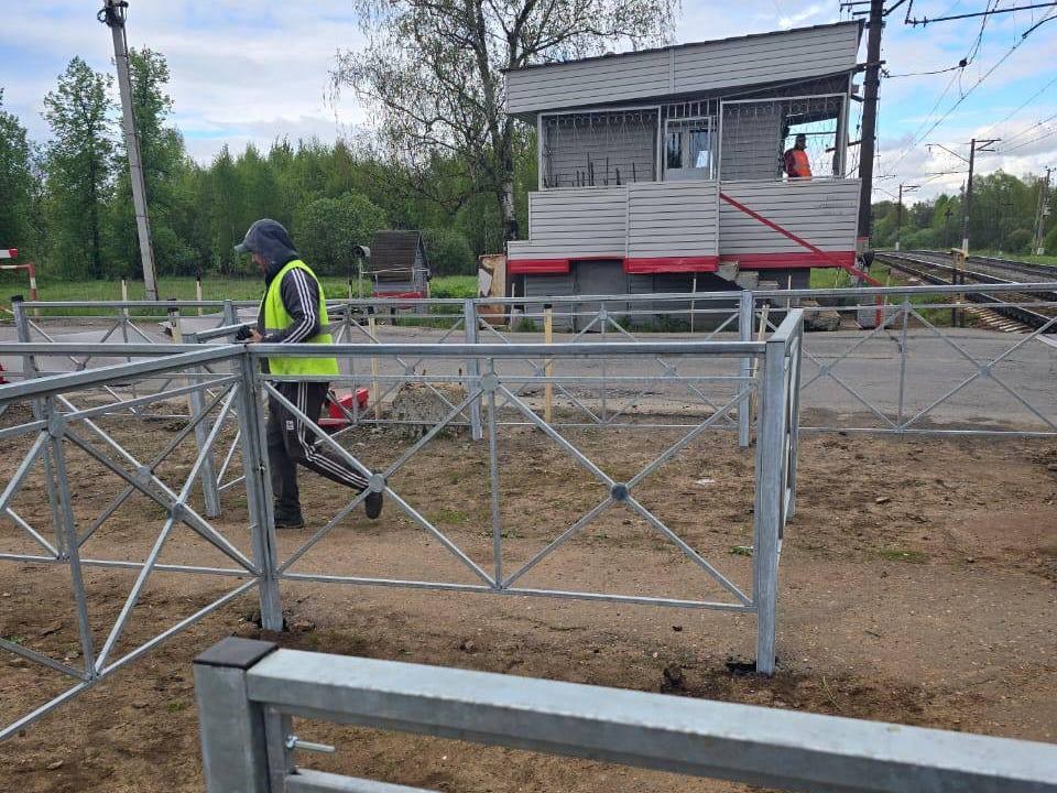 На станции «Зосимова пустынь» в Наро-Фоминске установили ограждение «змейка»