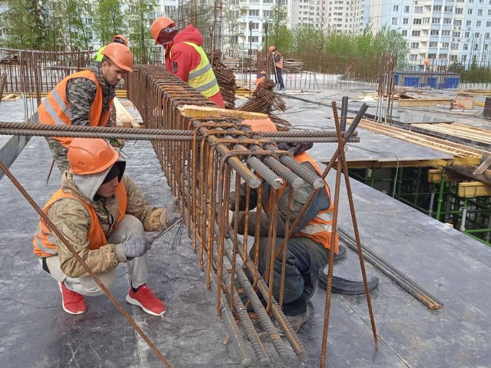 Залить перекрытия  между детсадом и школой готовятся на стройке в Краснознаменске