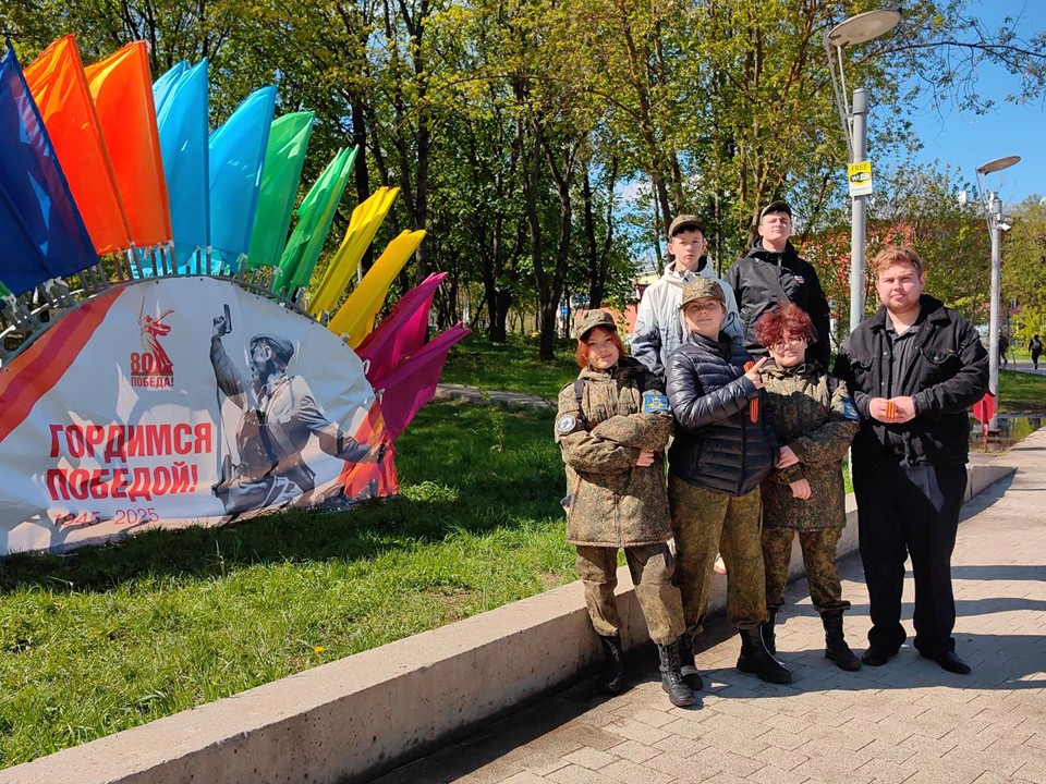 Георгиевские ленты раздавали щелковские волонтеры на улицах округа
