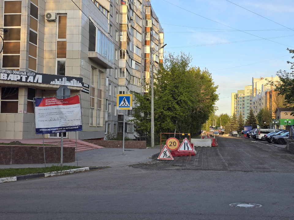 Новый асфальт уложат до конца недели на улице Фрунзе в Коломне