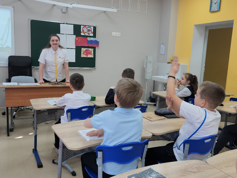 В игровой форме дети изучают китайский язык в «Эффективной Школе»