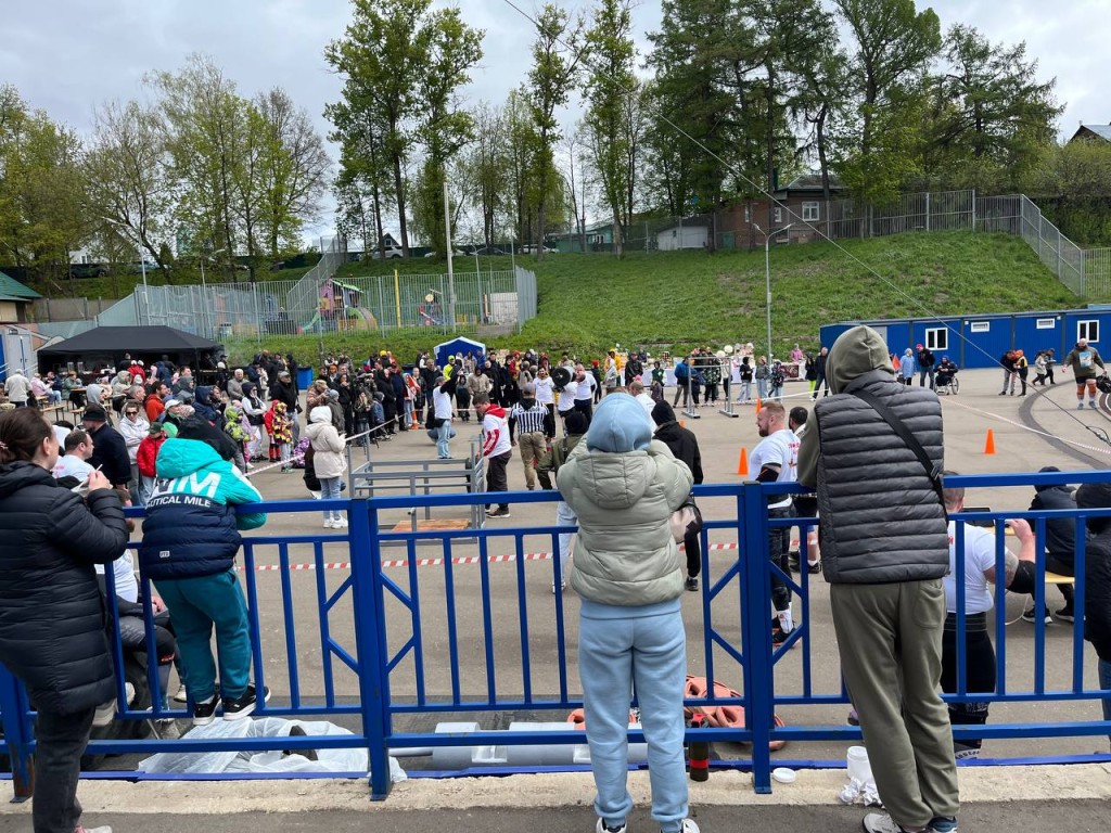 Более 500 звенигородцев собрались на стадионе «Спартак» в честь Великой Победы
