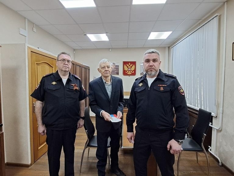 В Пушкино 85-летнему жителю вручили российский паспорт