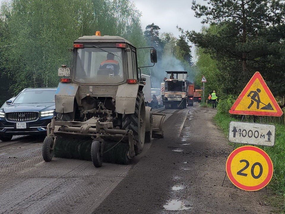 В Новой Купавне начали класть асфальт на участке дороги от Горьковского до Бисеровского шоссе