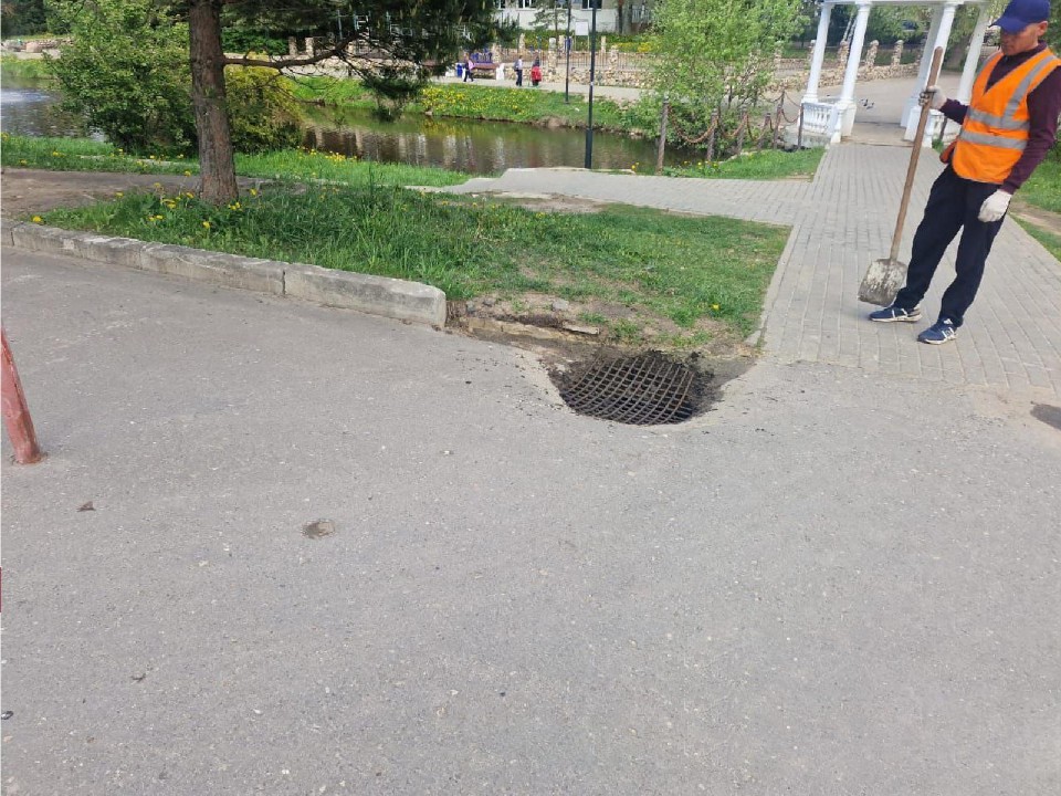 Коммунальные службы ликвидировали подтопление на Комсомольской улице