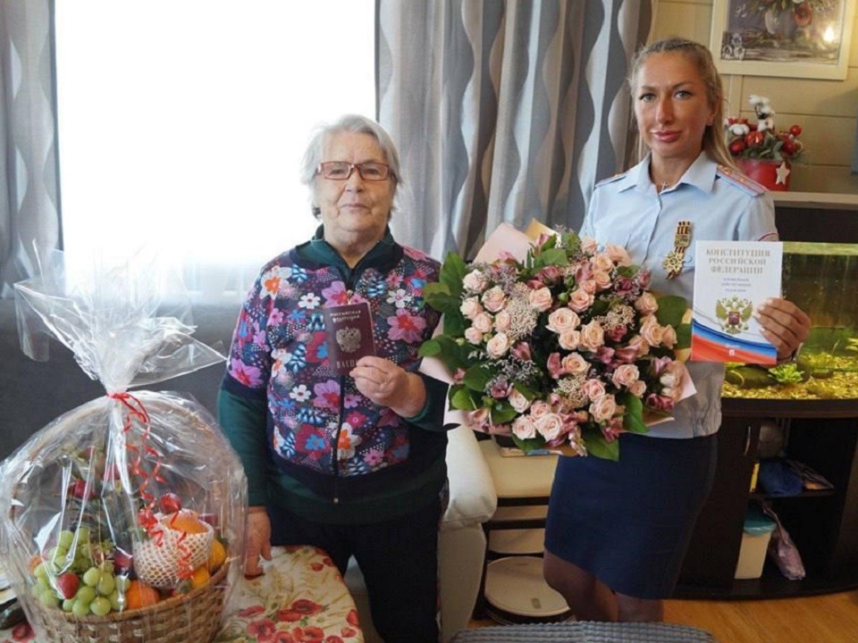 В Истре 88-летняя женщина получила российский паспорт на особой церемонии