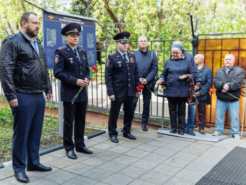 В Куровском на здании полиции УМВД открыли мемориальную доску в честь героев ВОВ