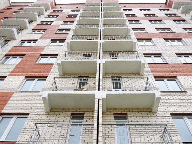 В мытищинской новостройке дети стали кидать игрушки из окон