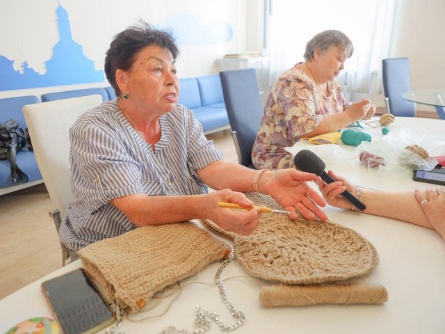 Для участников клуба «Активное долголетие» Сергиева Посада открыли школу плетения из джута