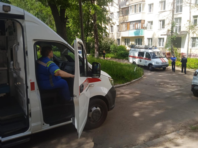 Спасатели помогли госпитализировать пожилую женщину в Кашире
