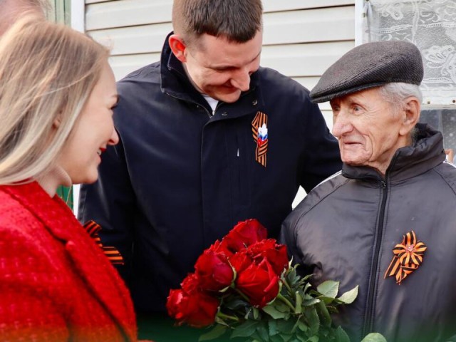 Глава Павлово-Посадского округа поздравил с наступающим 9 Мая ветерана из Ковригино
