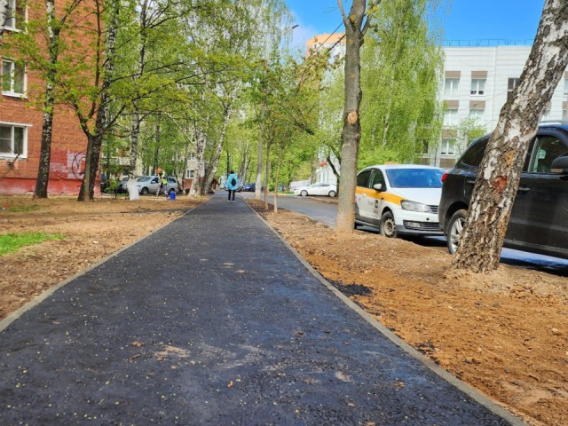 В Химках на улице Лавочкина обновили тротуары после ремонта теплосетей