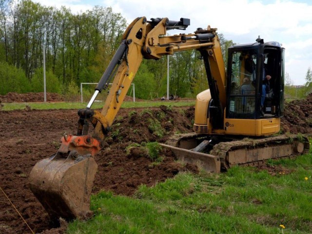 Работы по благоустройству футбольного поля начались в Гражданском поселке