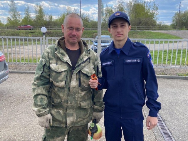 Сотрудники «Мособлпожспас» провели акцию «Георгиевская ленточка» в Волоколамске