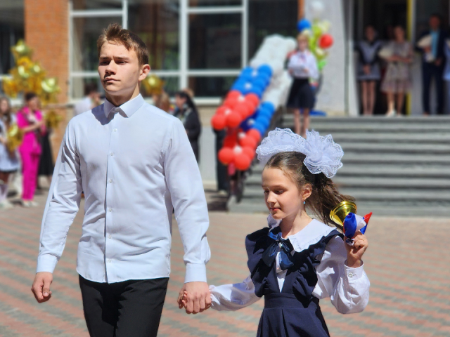Последний звонок позвенел для выпускников Протвина