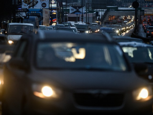 В четверг вечером загрузка подмосковных дорог составила шесть баллов
