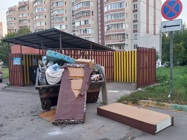В Электростали вывезли с контейнерных площадок остатки сгоревших домов