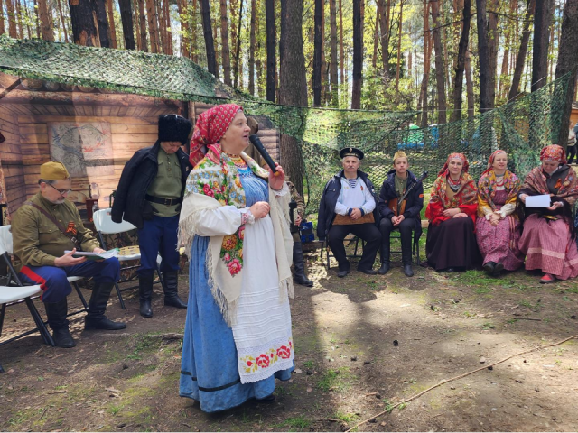 Фолк-ансамбль в Домодедове исполнил для жителей настоящие фронтовые песни