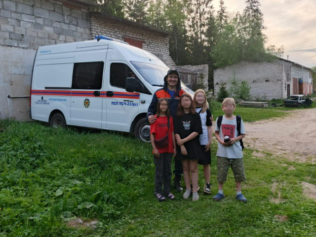 В Пересвете спасли заблудившихся в лесу четверых подростков и собаку