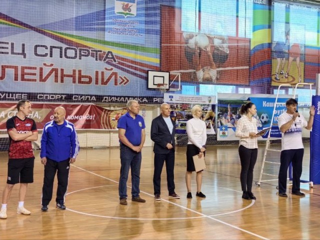 В каширском дворце спорта «Юбилейный» прошел турнир по волейболу среди смешанных команд