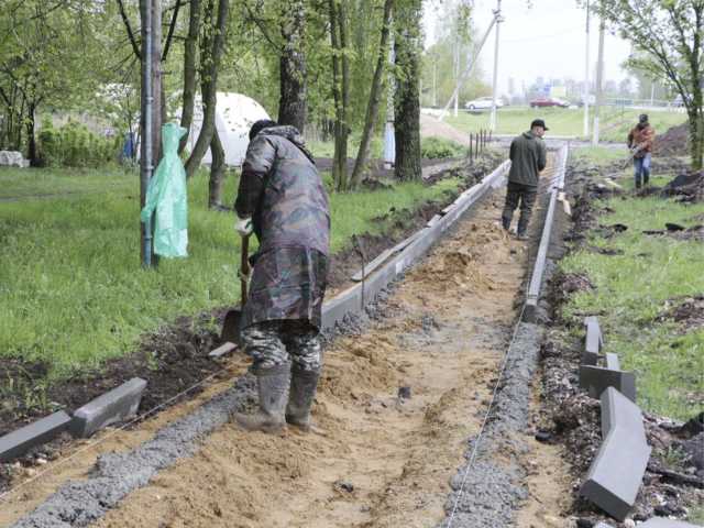 Новый асфальт, парковку и освещение сделают в двух дворах Мендюкино